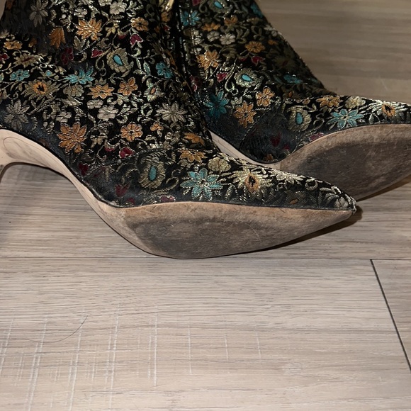 SAM EDELMAN OLETTE BLACK/GOLD BROCADE BOOTIE - Picture 4 of 5